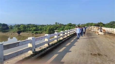 कर्ज से परेशान पिता ने दो बच्चों के साथ पुल से लगा दी छलांग, 10 KM दूर ...