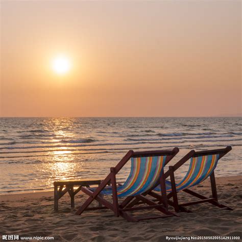 海边的沙滩椅背景图片免费下载-素材7yJkVjUkj-新图网