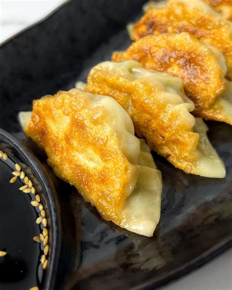[Homemade] Pan Fried Gyoza - Dining and Cooking