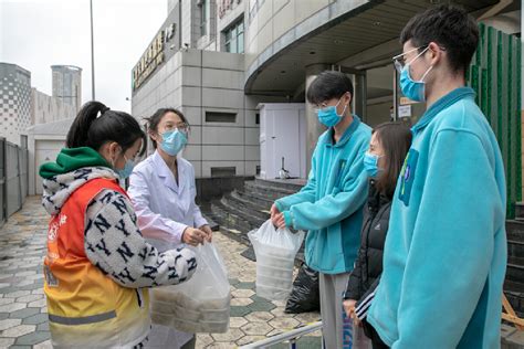 海曙APP：81890志愿者携手新疆班的同学们，为医务人员送上新年饺子--81890服务网