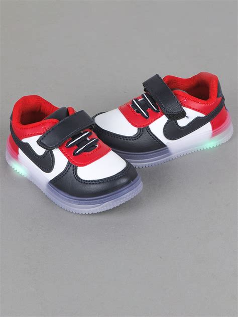 Kids Shoes 的图像结果