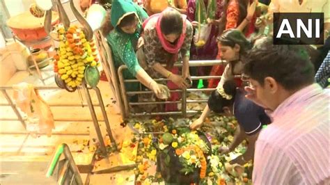 Mumbai: Babulnath overwhelmed with devotion this Mahashivratri