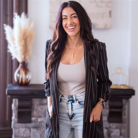 Alisa Troccia on LinkedIn: Hi friends! I am a marketing and brand ...