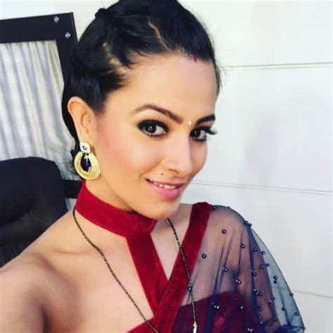 9 times Anita Hassanandani aka Shagun gave us enchanting BLOUSE designs!