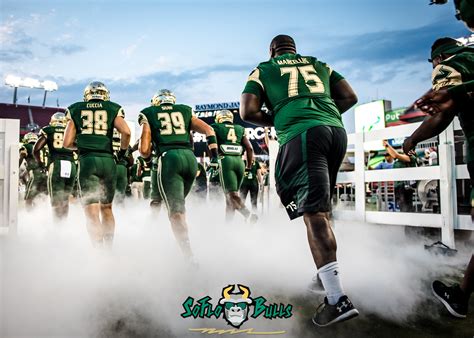 36 – Temple vs. USF 2017 – USF OL Jean Marcellus Trent Shaw Nick Cuccia ...