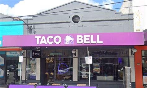 Man stabbed in random attack outside Taco Bell on Chapel St, Melbourne