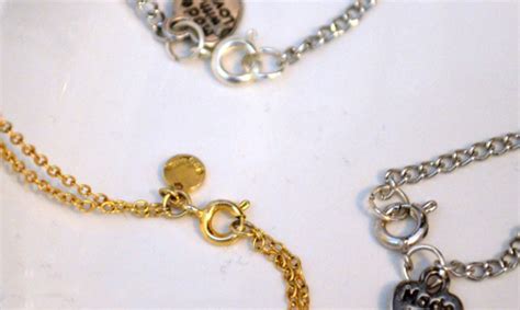 Using Buttons for Jewelry Clasps 的图像结果