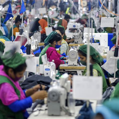Bangladesh Closes Hundreds of Factories Following Protests