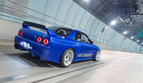Personalizing Nissan's R32 Skyline GT-R With Custom 90s Flair