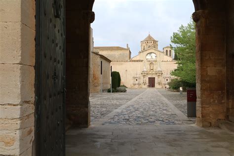 El Monestir de Poblet rep amb sorpresa la mort del Papa Francesc | EFMR.cat