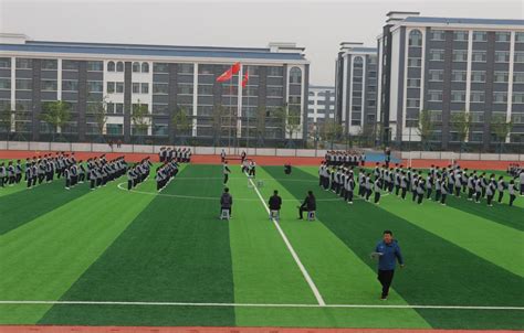 临沂一中南校区2021级军训进行时（一） - 山东省临沂第一中学