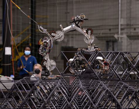 NASA tests autonomous space robots for off-world construction