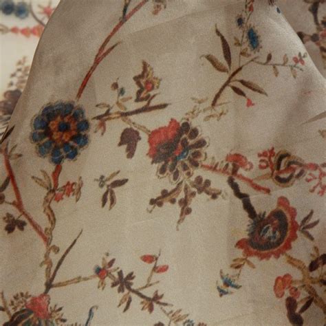 Off White Floral Digital Print Organza Satin Fabric – Fabcurate