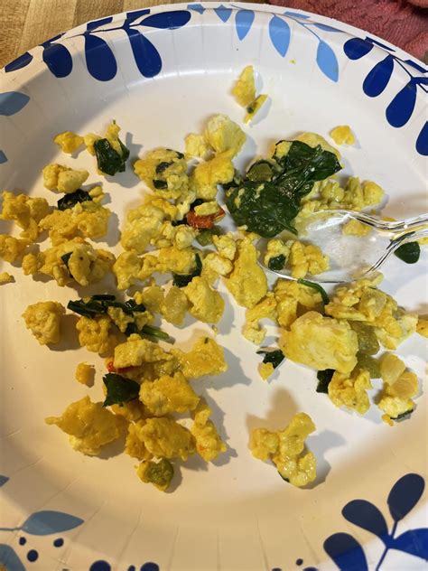 Tofu crumbles with just egg : r/ShittyVeganFoodPorn