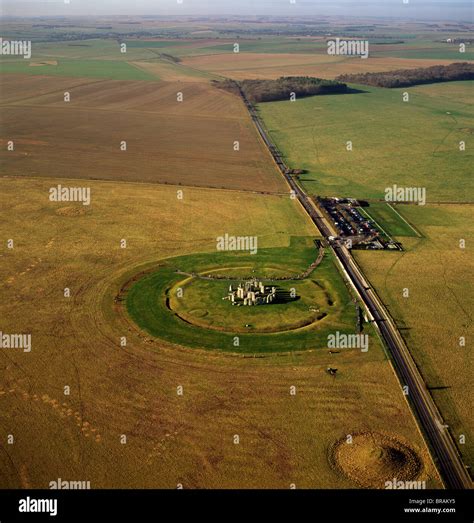 Stonehenge aerial hi-res stock photography and images - Alamy