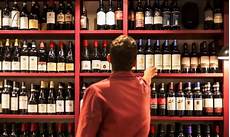 scaffali per enoteca bulzoni dai vini sfusi all enoteca con cucina 90 anni scaffali per enoteca bulzoni dai vini sfusi all enoteca con cucina 90 anni