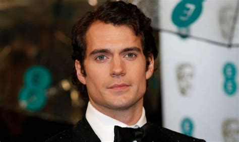 Henry Cavill Height, Weight, Body Measurements, Shoe Size
