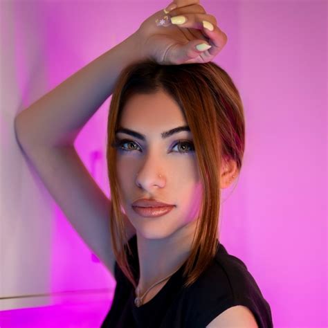 Priya - Biology teacher - ₹2453/h