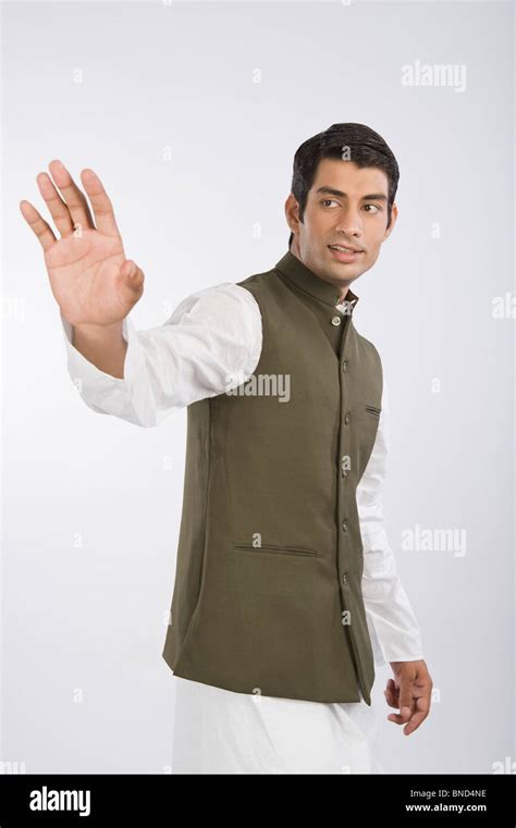 Politician Hand Srance 的图像结果