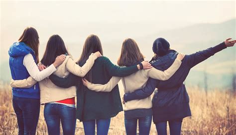 15 Ways To Build Strong Friendship Bonds - lifeberrys.com