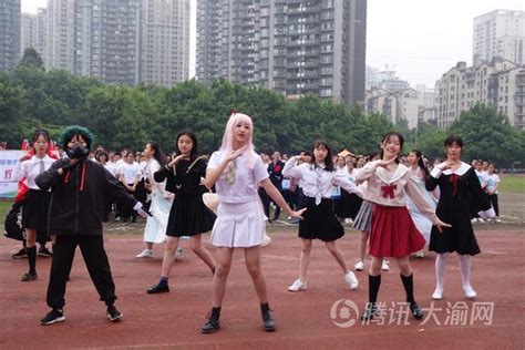 重庆南坪中学举行高三学子成人仪式暨高考誓师大会