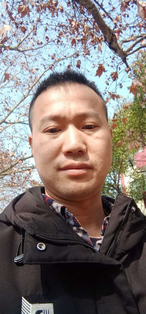 广东梅县38岁男子持刀砍死父亲，只因未结婚常被父亲骂，畜生不如_老人