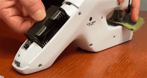 Sew Simple Handheld Sewing Machine 的图像结果