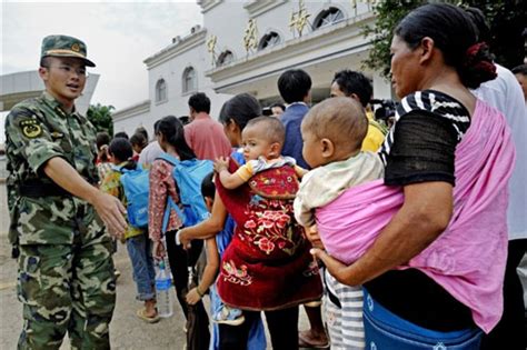 中缅边境六千缅甸边民已陆续回国(组图)_新闻中心_新浪网
