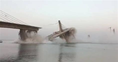 【视频】逾9亿基建泡汤 印度大桥十多秒崩塌“溶入”河
