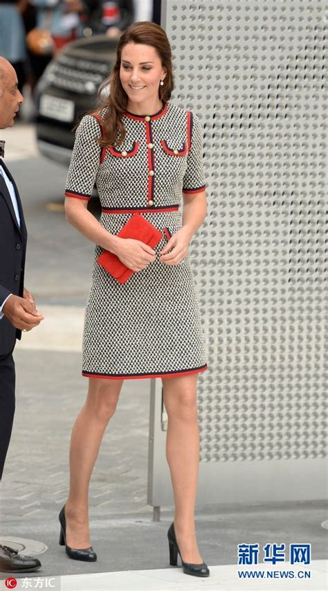 英国凯特王妃出席电影活动 一袭白裙亮相_国际新闻_海峡网