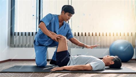 Physiotherapy for Knee Injury Recovery | Premium AI-generated image