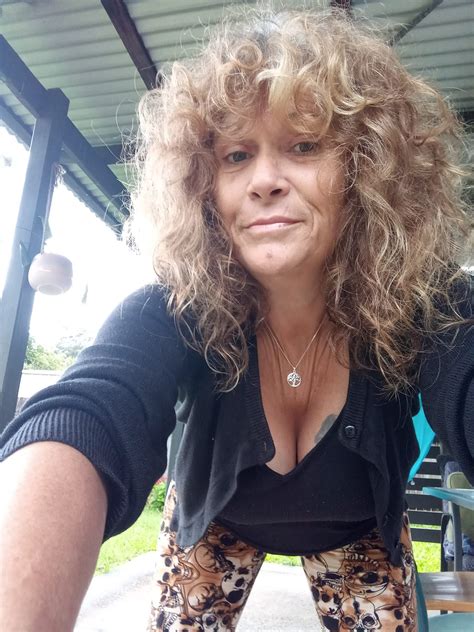 'Rockin', in the free world... | Old lady pics, 60 year old hairstyles ...