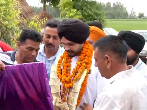 Paris Olympics 2024 में झंडे गाड़ने के बाद Sarabjot Singh का उनके गांव ...