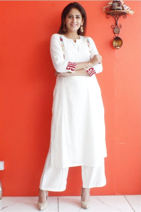 OffWhite Ikkat Printed Yoke Straight Kurti with Pants – anokherang