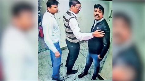 Chase fallout: Bengaluru cybercop stashes suspect’s Rs 11L under cot ...