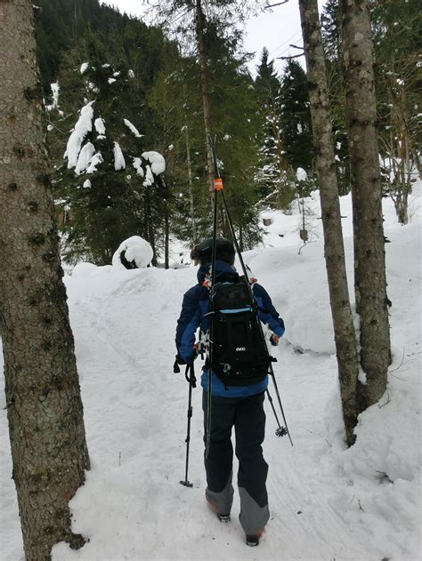 Gear reviews | Evoc FR Guide Blackline | PowderGuide