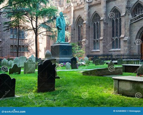 Trinity Church Graveyard in Lower Manhattan Stock Photo - Image of ...