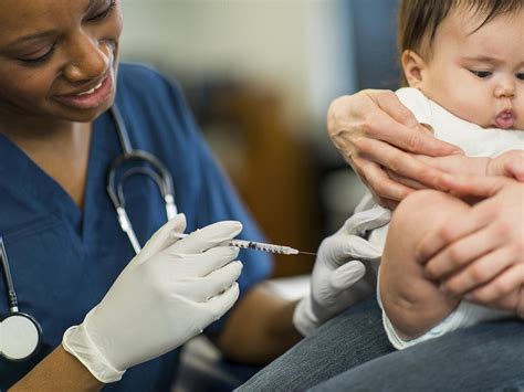 É verdade que não pode dar vacina em criança doente? | BabyCenter