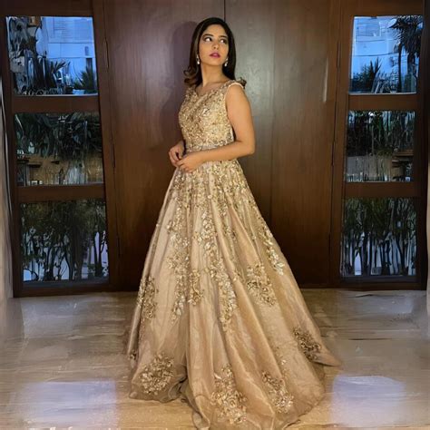 Rent Indian couture, Buy and sell pre loved luxury – Kuro Clothing India