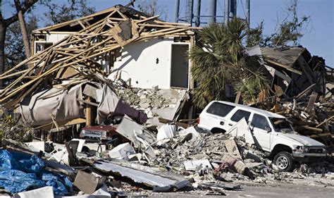 Hurricane Model Tracks 的图像结果