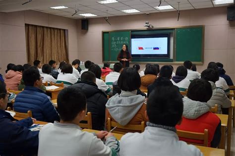 济南三中开展生涯规划与学科融合教学研讨活动