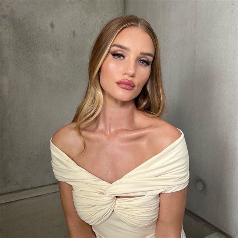 ROSIE HUNTINGTON-WHITELEY News | Latest ROSIE HUNTINGTON-WHITELEY ...