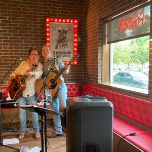 Nikis Italian Bistro w/ The Honey Boys , Niki's Italian Bistro North ...