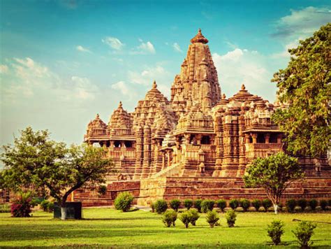 Best Heritage properties to Visit Near Allahabad - Hello Travel Buzz