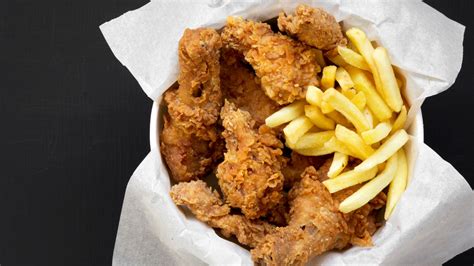 Raising Cane’s Franchise: Pros, Cons & Status in the U.S.