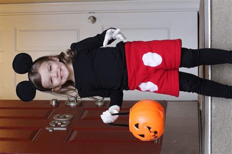 DIY Mickey Mouse Costume - Kellbot!