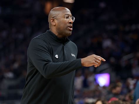 "Thank you Mike Brown"- NBA fans accuse Kings head coach for giving an ...