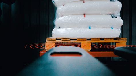 Precise detection of pallet pockets using a 3D snapshot camera | SICK