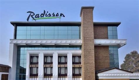 Srinagar In Summer Will Enchant You With Its Beauty. Here Is How!