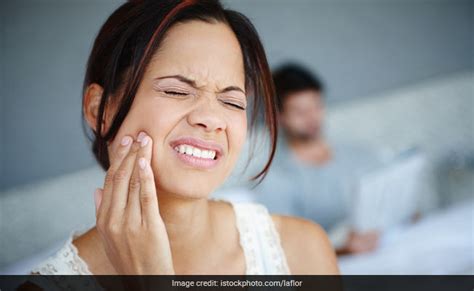 Teeth Sensitivity: सर्दियों में हो रही है दांतों में सेंसिटिविटी, तो ...